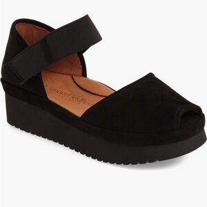 NIB L’amour Des Pieds black suede Amadour peep toe platforms 11W